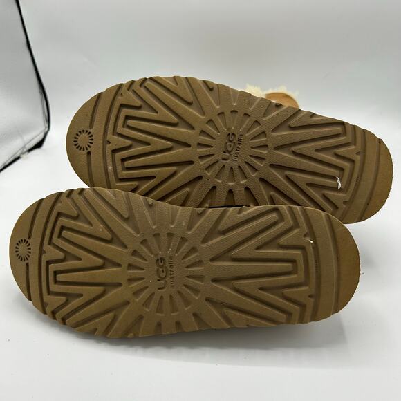 UGG Australia Bailey Button 1873 Chestnut Suede Sheepskin Lined Boots Size 6 - Picture 3 of 16